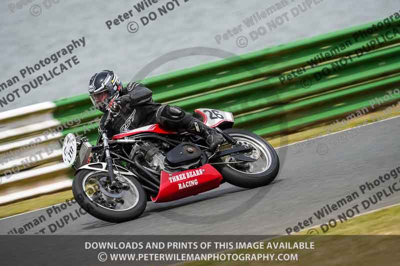 Vintage motorcycle club;eventdigitalimages;mallory park;mallory park trackday photographs;no limits trackdays;peter wileman photography;trackday digital images;trackday photos;vmcc festival 1000 bikes photographs